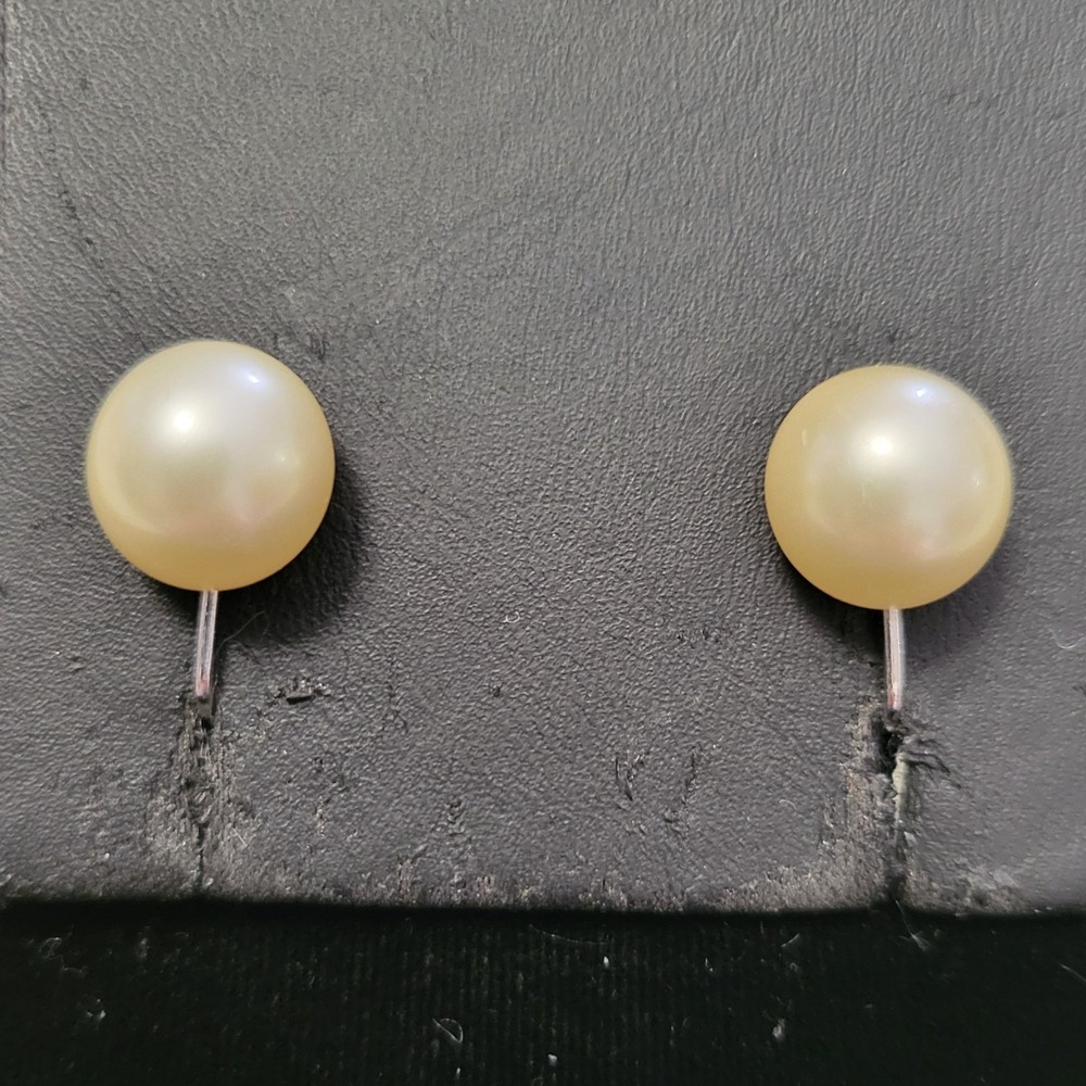 Vintage Crown TRIFARI Signed Faux Pearl Golld Tone‎ Clip On Earrings